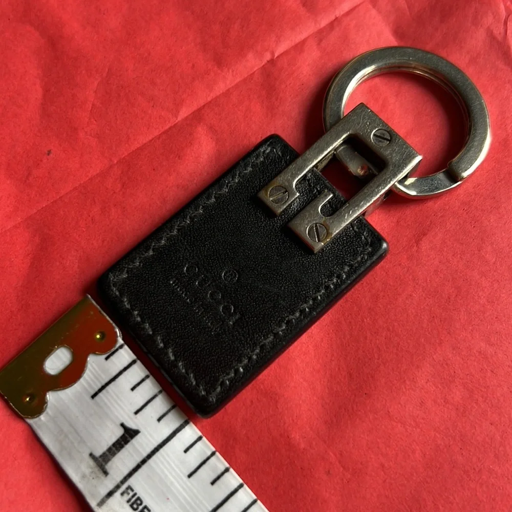 GUCCI Logo Silver Metal Tone Leather Key Holder Charm Unisex Vintage Authentic